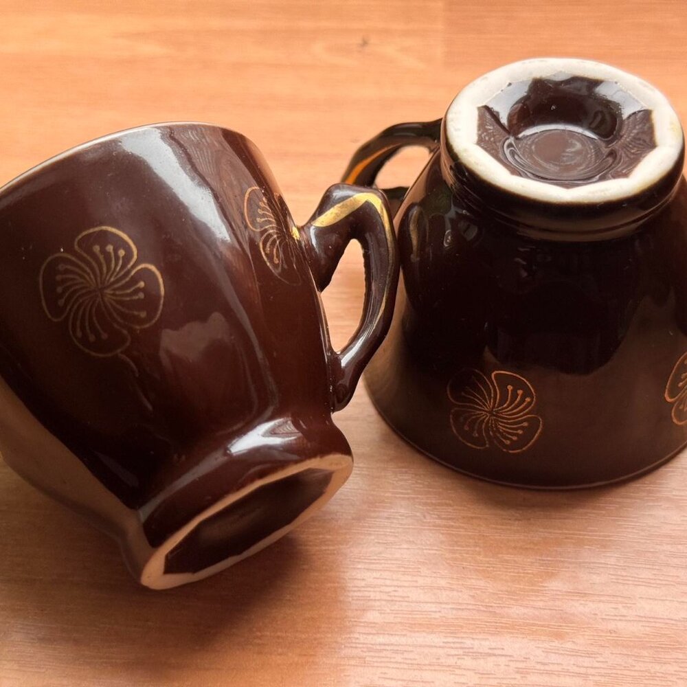 Set of Two Vintage tea cupsIn great condition!